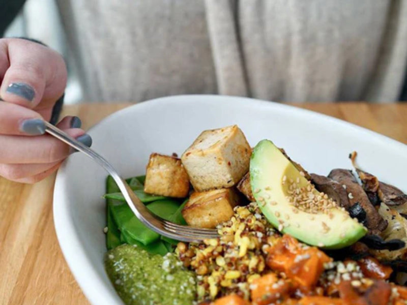 What Is the Difference Between Flatware and Dinnerware?