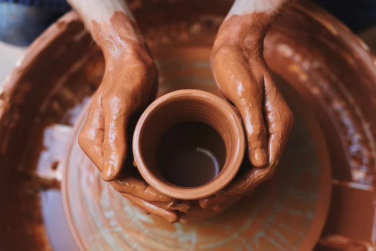 Handmade vs. Machine-Made: Comparing the Charms of Artisanal and Mass-Produced Ceramic Tableware