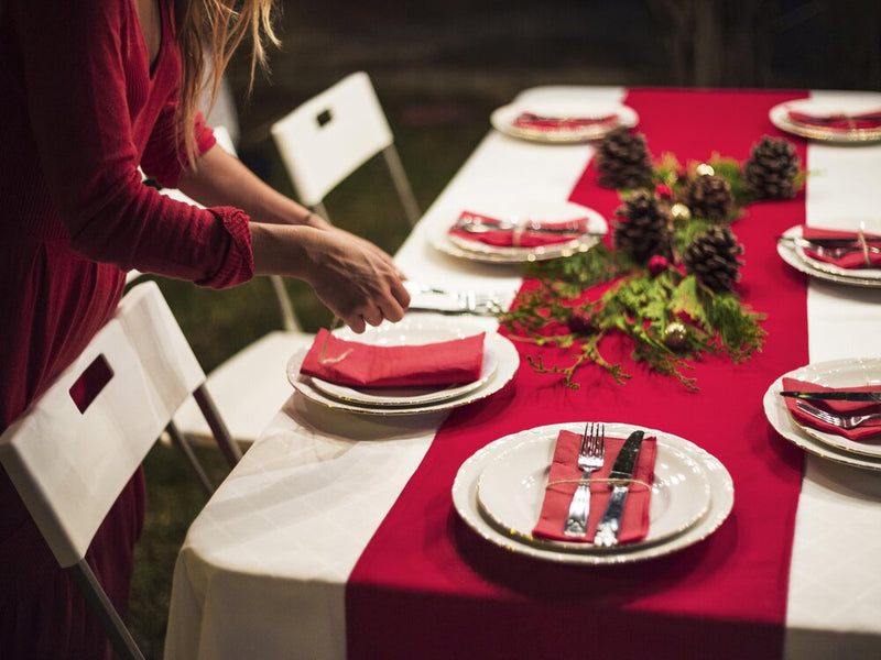 How to Set a Dinner Table Properly