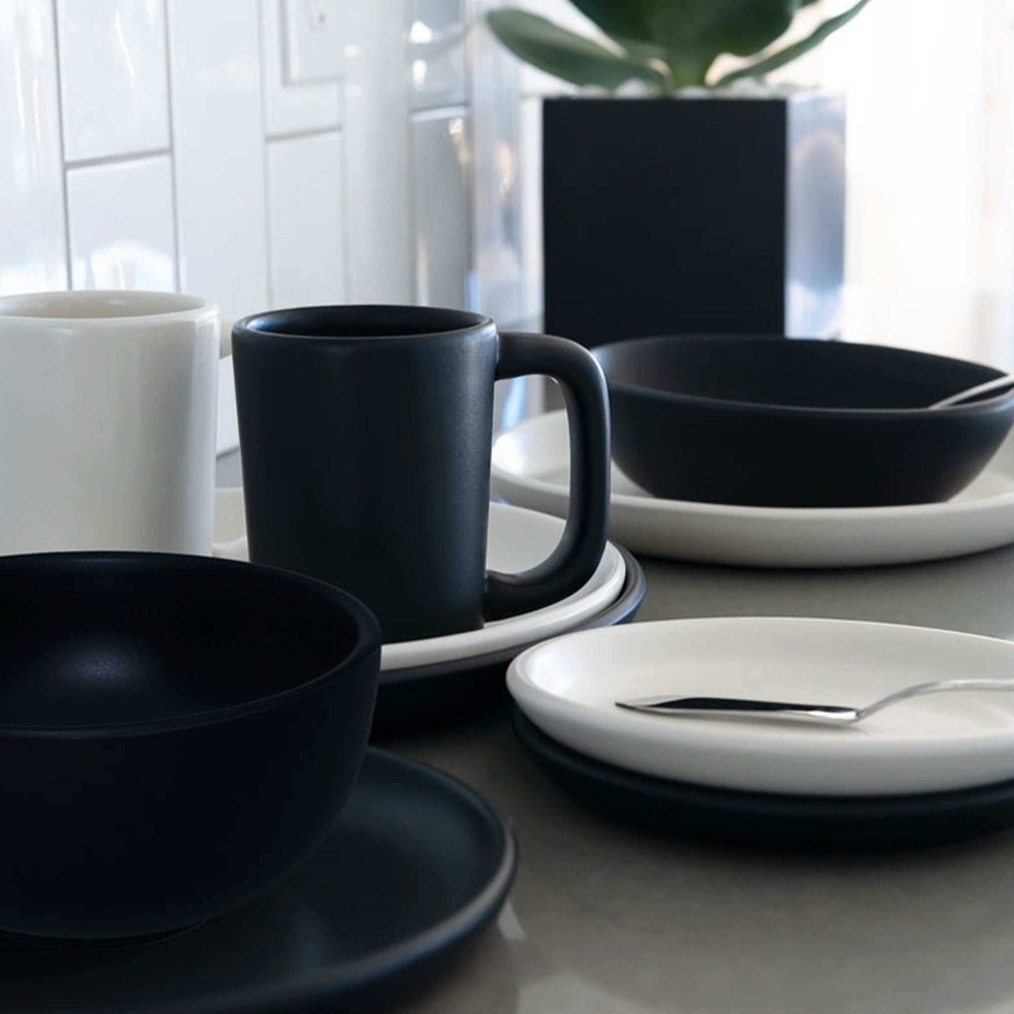 Dinnerware set 4 piece matte black matte black